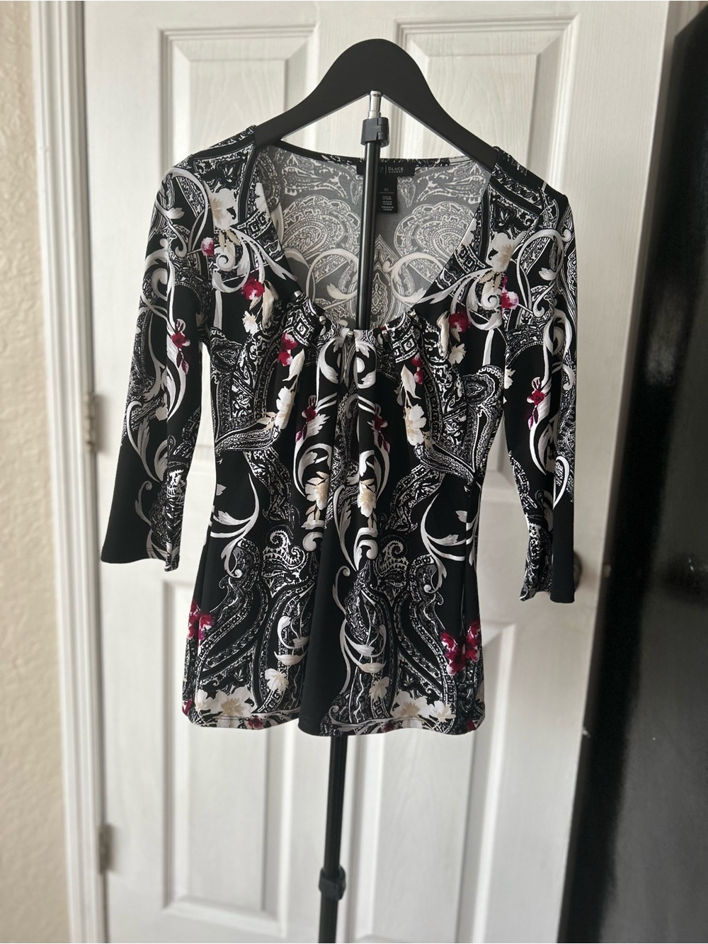 White House Black Market 3/4-Sleeve Pleated Blouse with Silver Neck Hardware XS